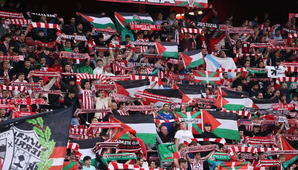 53 ألف علم وصرخة واحدة: أوقفوا الإبادة (فيديو وصور)