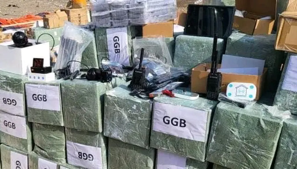 اليمن... ضبط قارب يحمل معدات طائرات مسيّرة وأجهزة تجسس