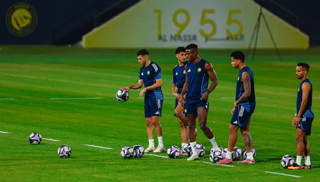 هل يوقف الفتح قطار النصر المنطلق بلا رحمة في الدوري السعودي؟
