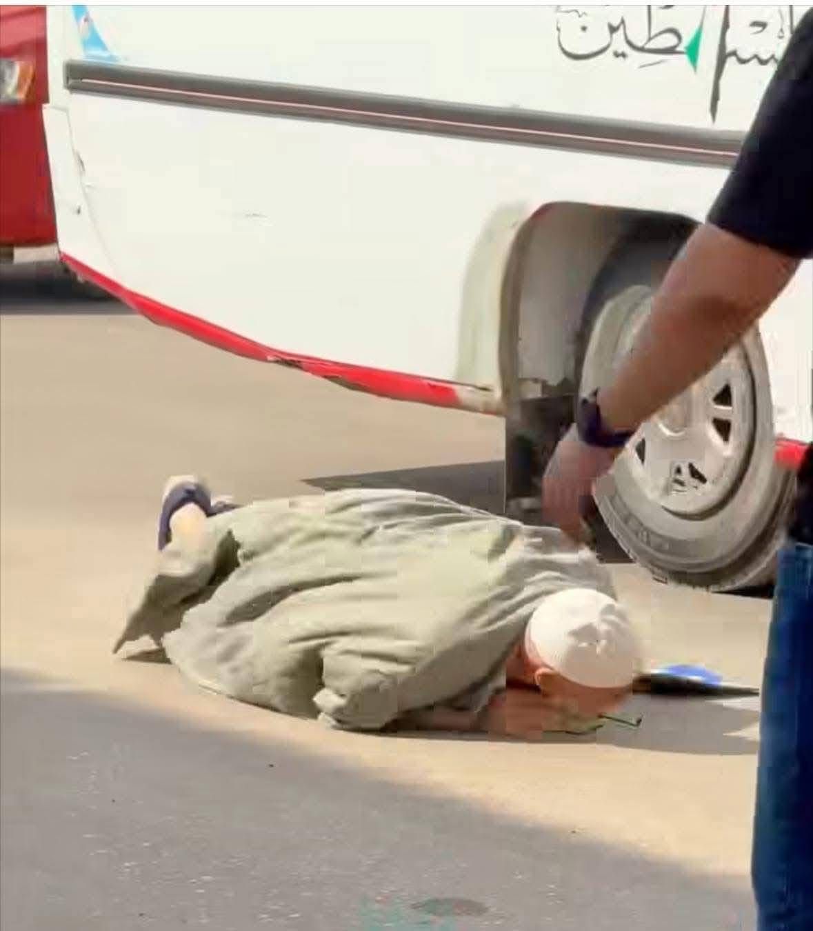 المسن لحظة سقوطه