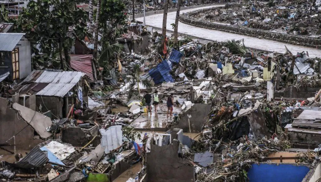 إعصار كالمايغي في الفيليبين (إكس)