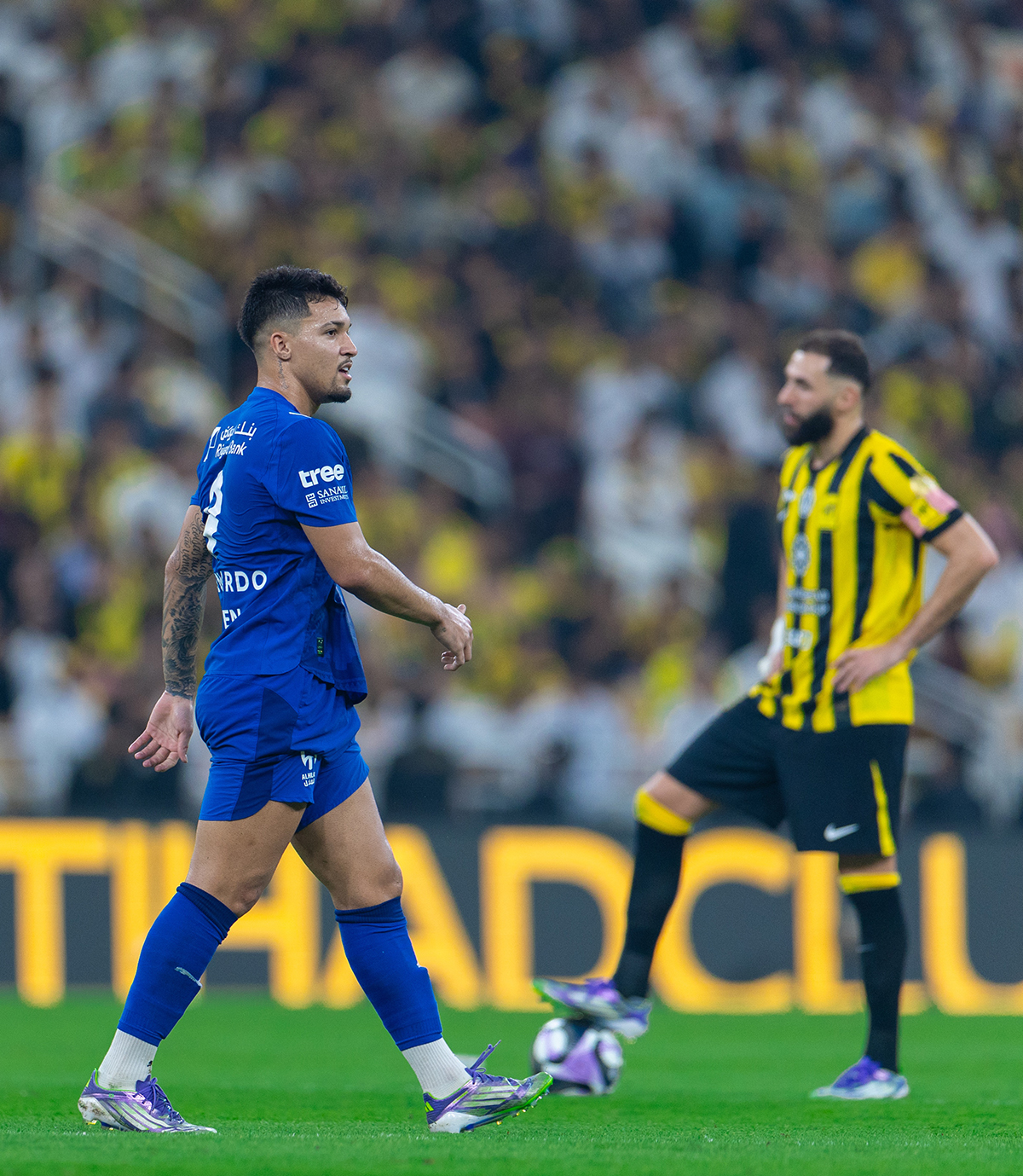 من مباراة الهلال والاتحاد. (وكالات)
