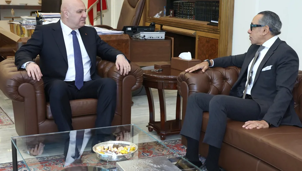عون: لغة الحرب لا تنفع... والسفير المصري: ندعم استعداده للتفاوض لوقف هجمات إسرائيل