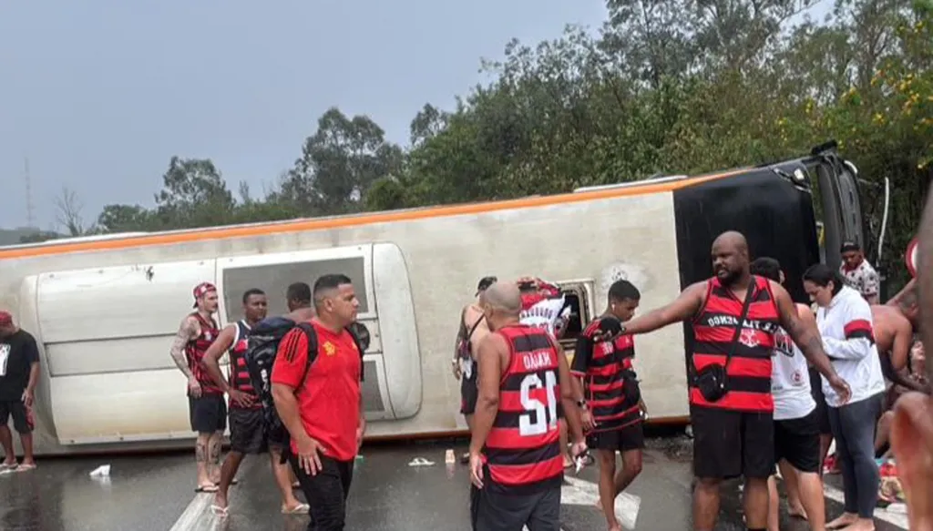 حادث مروّع يصيب جماهير فلامنغو قبل موقعة الحسم (فيديو وصور)