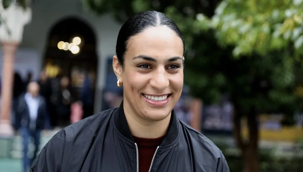 المسجد الكبير في باريس يكرّم البطلة الأولمبية الجزائرية إيمان خليف (فيديو وصور)