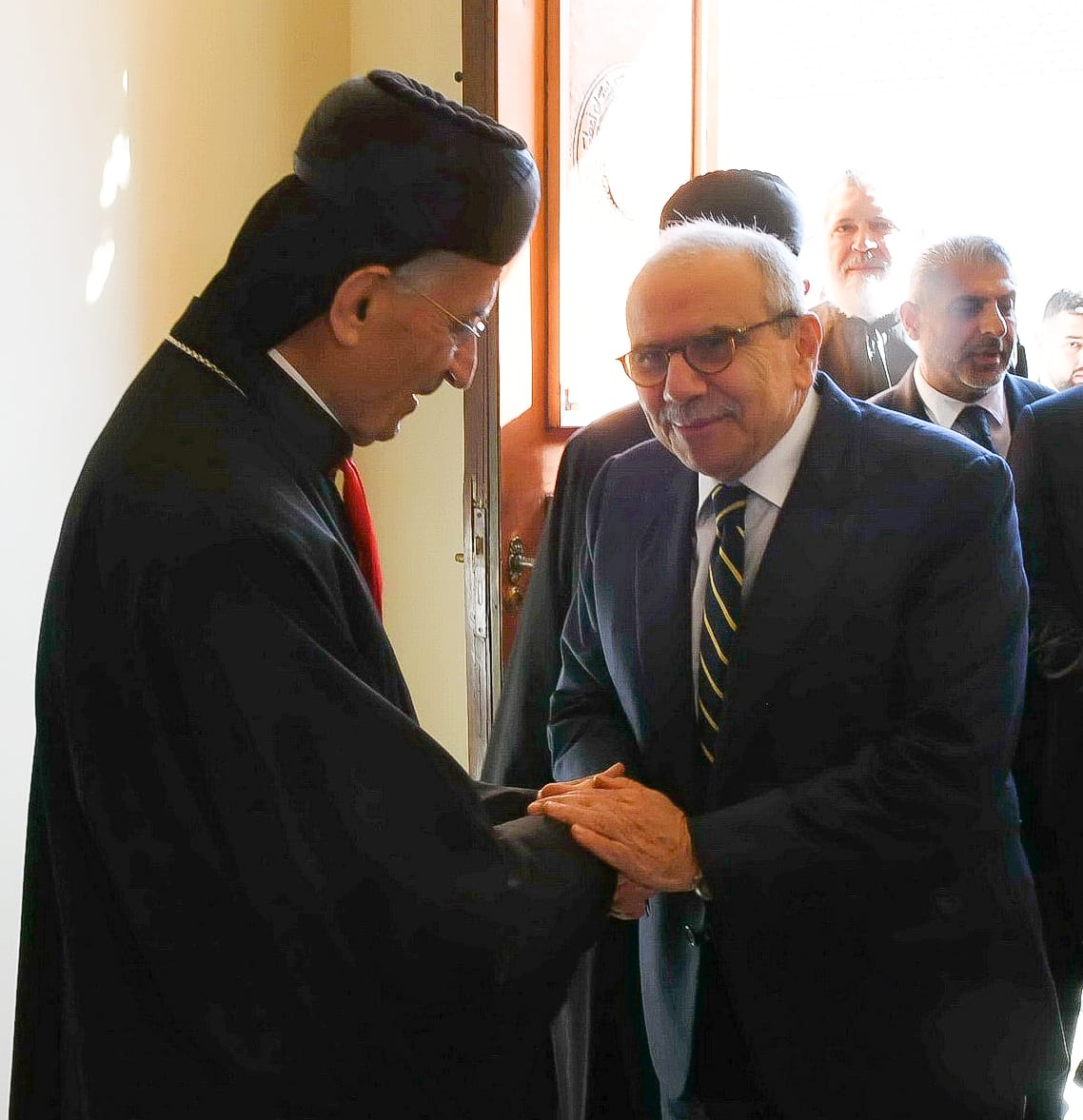 رئيس الحكومة يلتقي البطريرك الماروني. (رسمي)