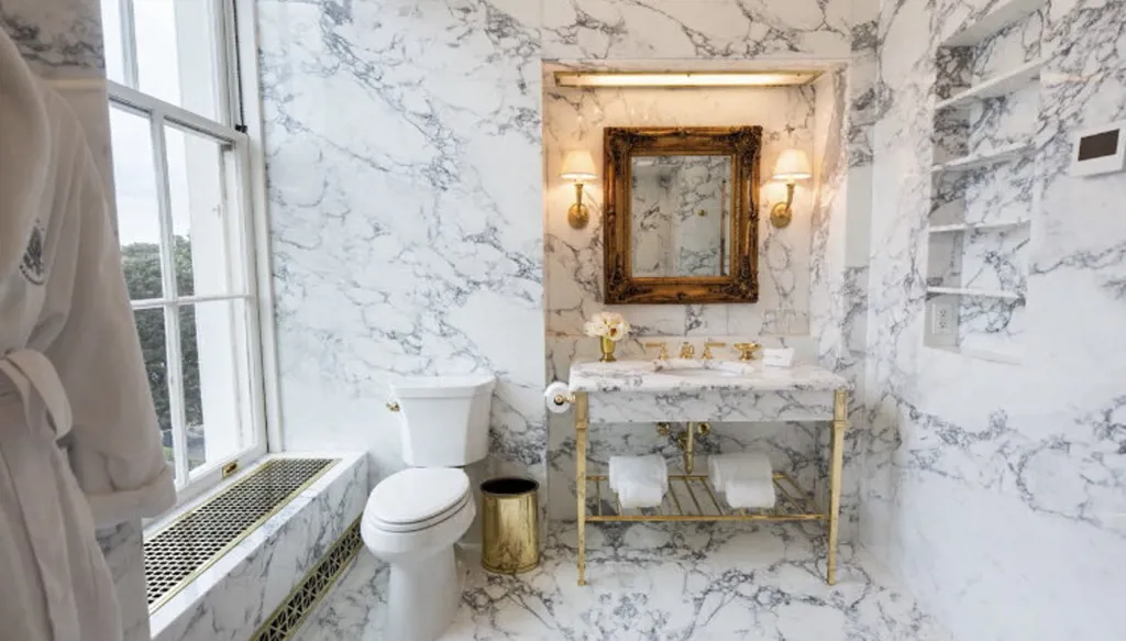 بتصميم ذهبي فاخر... ترامب يكشف عن حمّام "لينكولن" الجديد (صور)