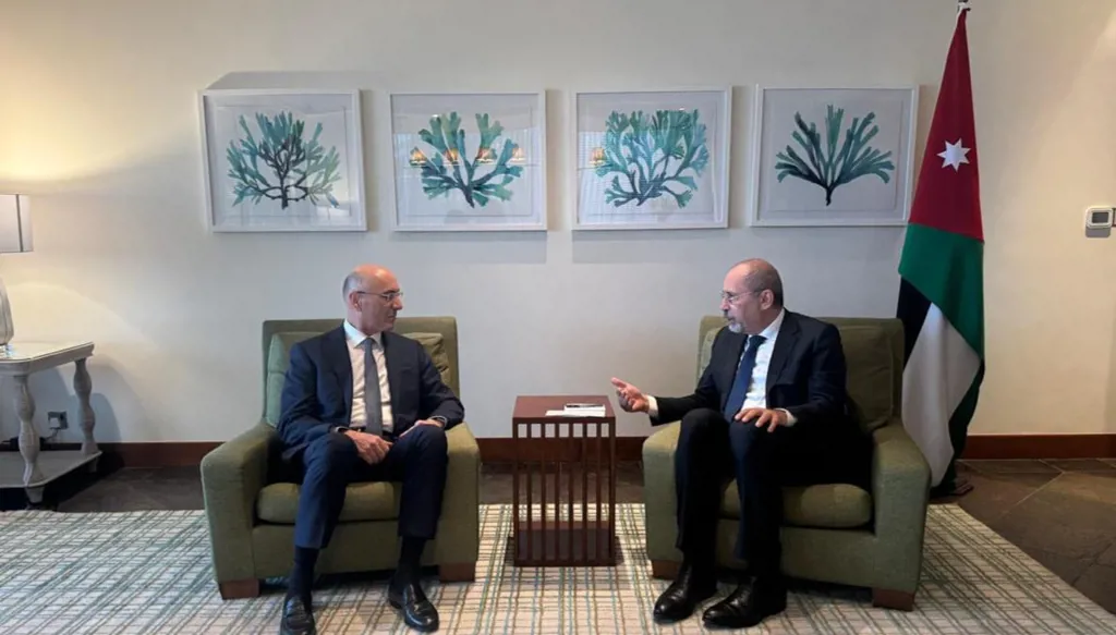 الحجار يلتقي الصفدي: نأمل أن يضغط المجتمع الدولي على إسرائيل لتنفذ التزاماتها