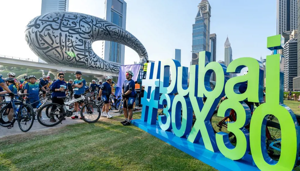 أكثر من 40 ألف مشارك في "تحدي دبي للدراجات الهوائية" (صور)