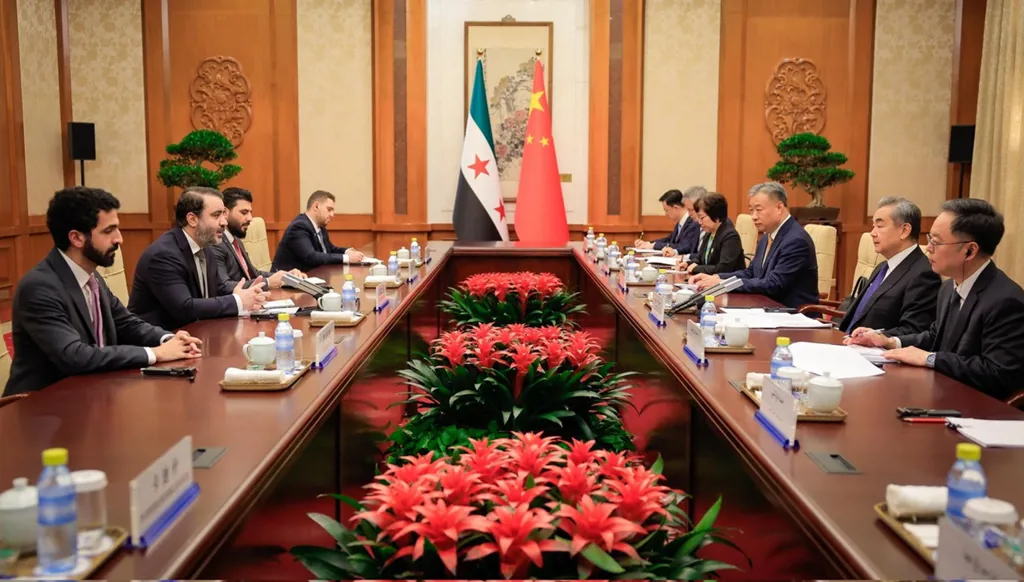 الصين تؤكد دعمها لجهود السلام في سوريا… ودمشق تستعد لتسليم مقاتلين من الأويغور إلى بكين؟