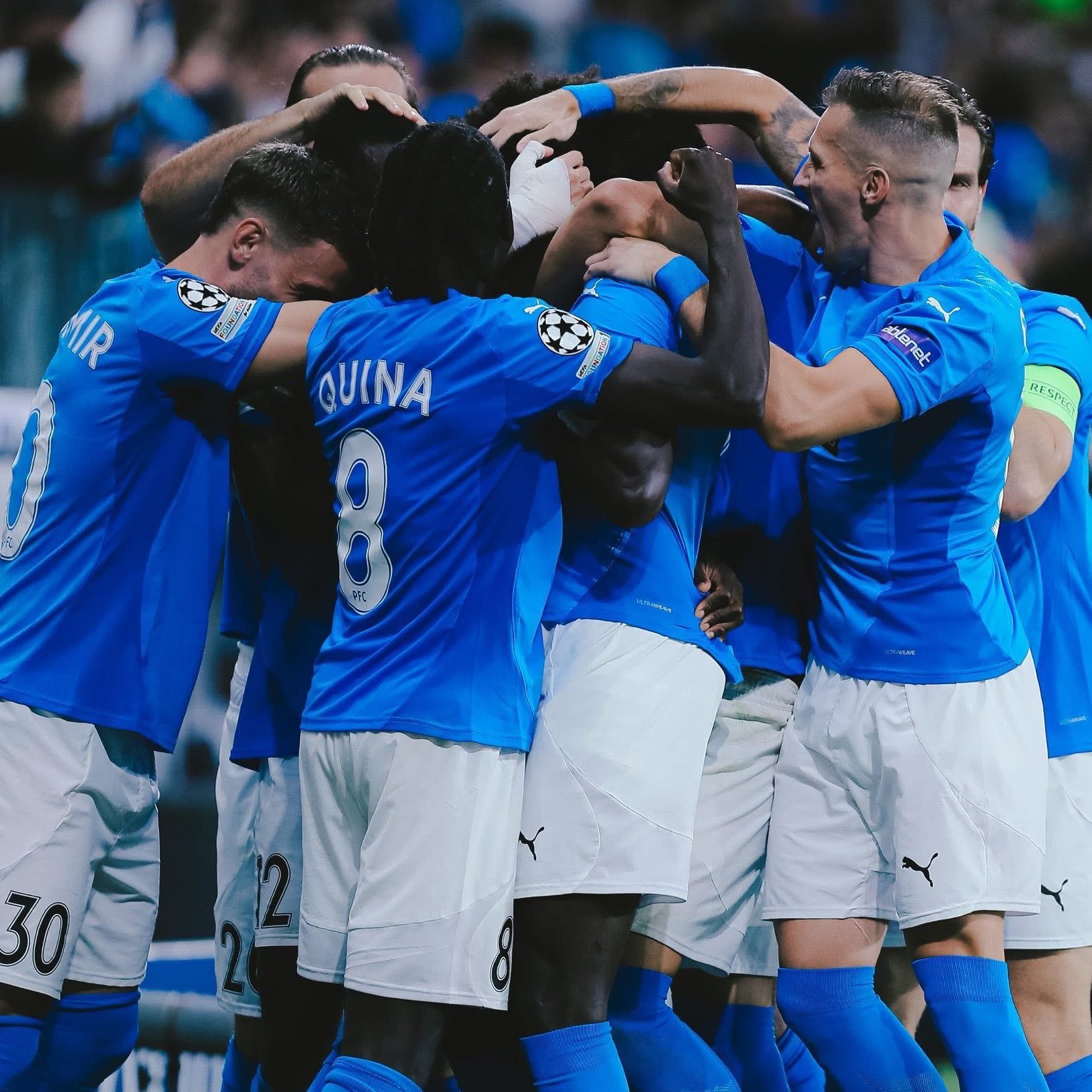 فرحة بافوس بالفوز على فياريال. (وكالات)