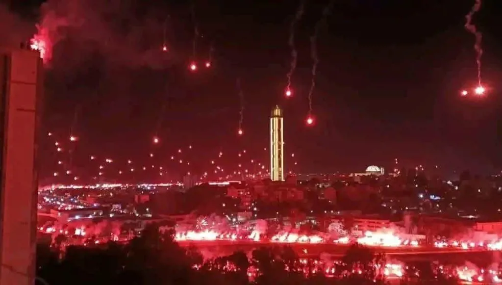 "الكراكاج الكبير"... احتفالات صاخبة في العاصمة الجزائرية (فيديو وصور)