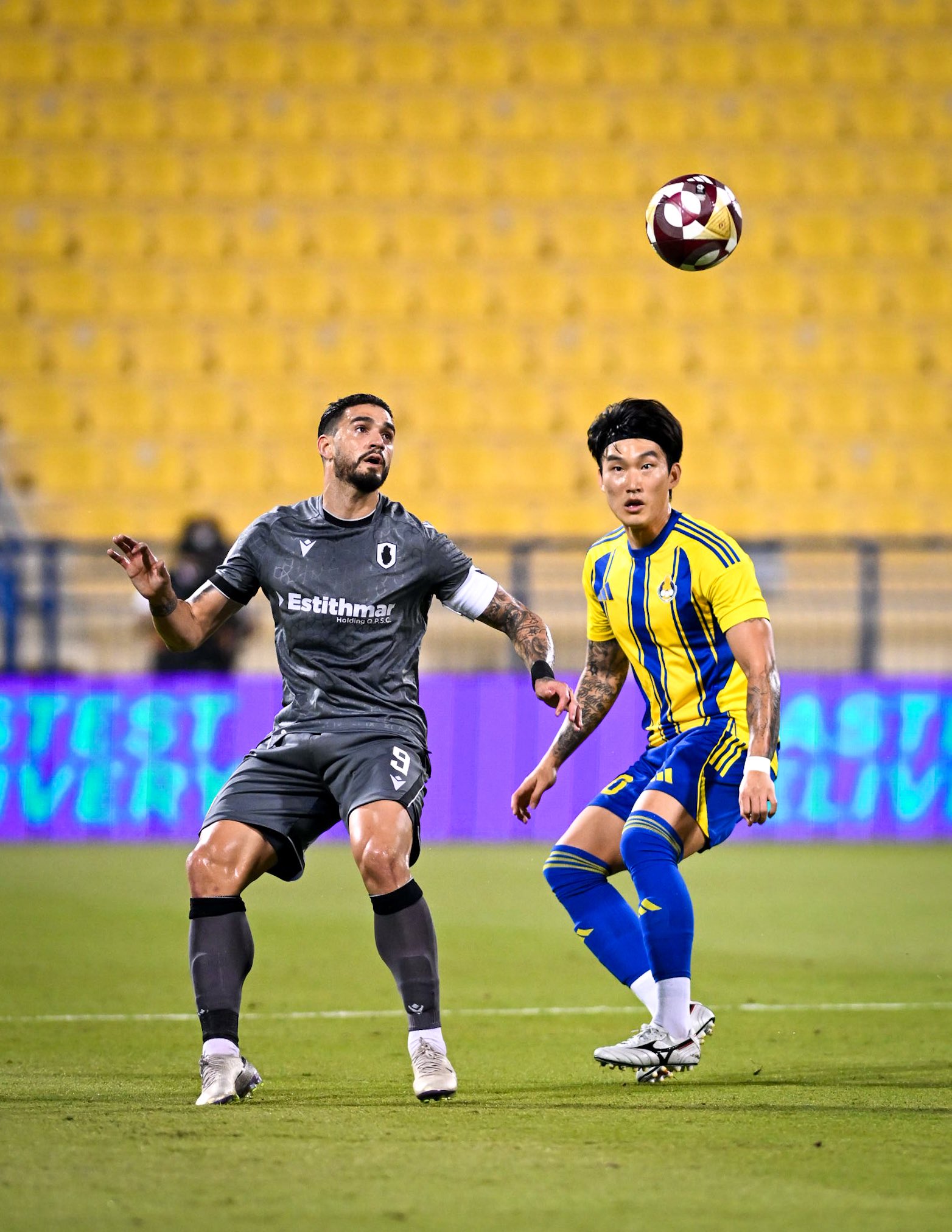 من مباراة الغرافة وقطر. (وكالات)