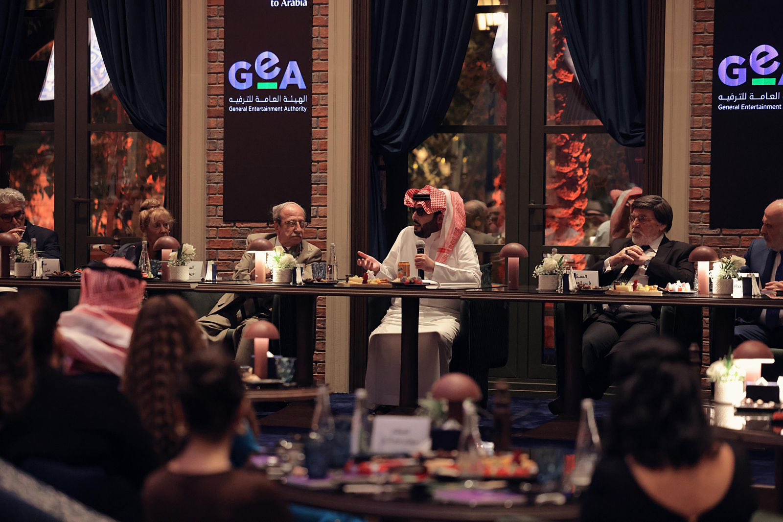 المستشار تركي آل الشيخ برفقة نجوم سوريا ضمن فعاليات موسم الرياض (إكس).