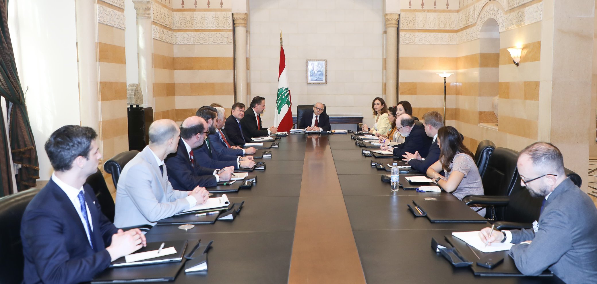 سلام يلتقي وفد الخزانة الأميركية. (رئاسة الحكومة)