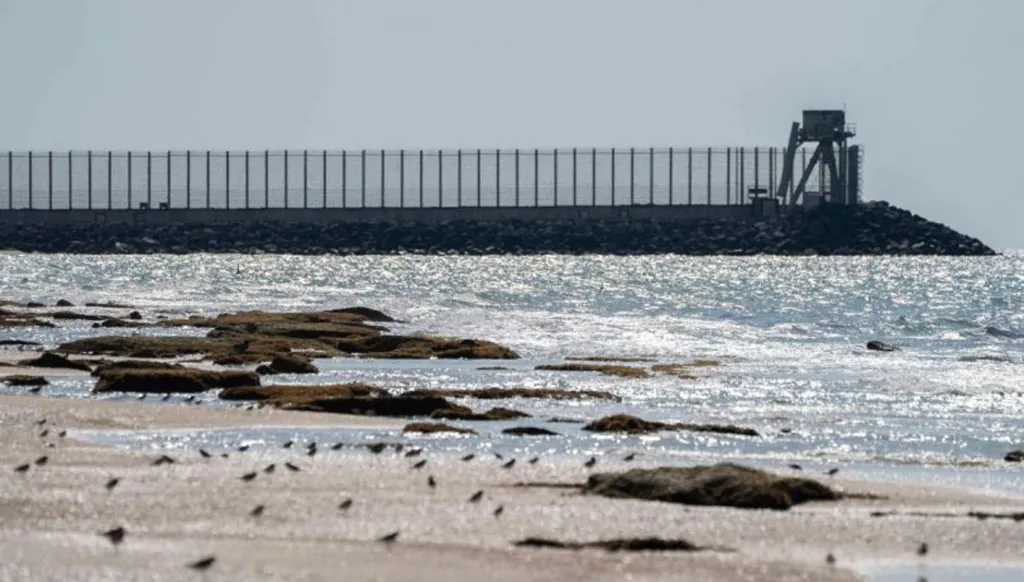 إسرائيل تعلن فتح "معبر زيكيم" شمالي غزة لدخول المساعدات الإنسانية