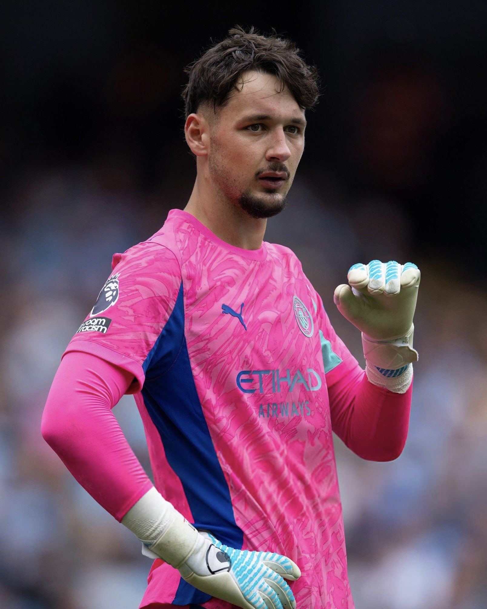 الحارس جيمس ترافورد. (وكالات)