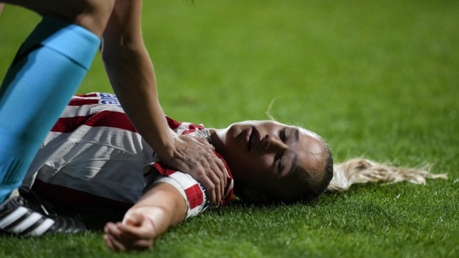 أندريا ميدينا بعد تعرّضها للإصابة. (وكالات)