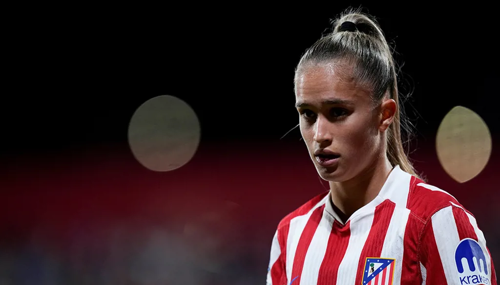 اصطدام يتسبّب بارتجاج في المخ... لاعبة أتلتيكو مدريد تنهار في الملعب (صور)