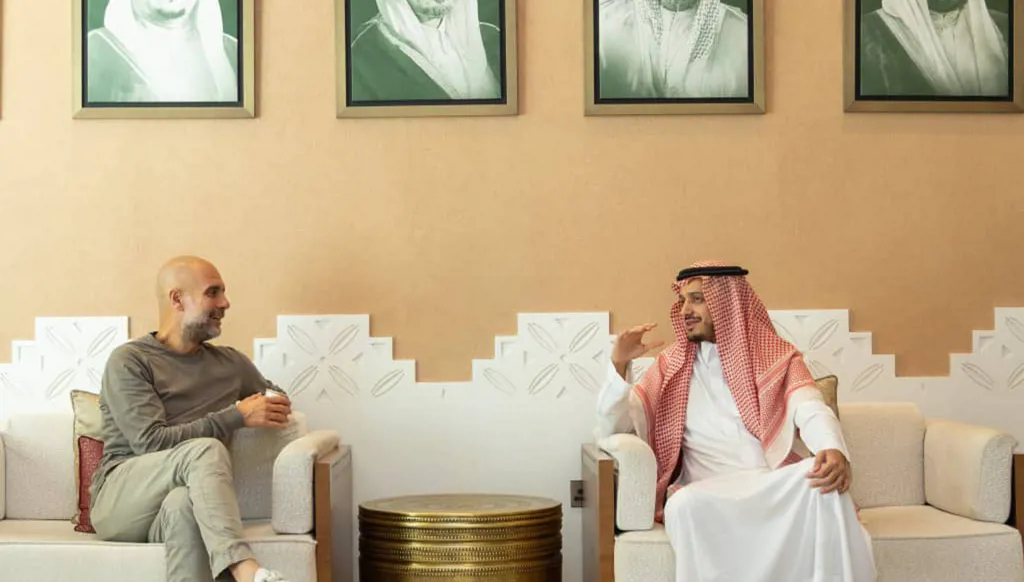 بالصور: بيب غوارديولا يظهر في الدرعية خلال زيارة خاصة إلى السعودية