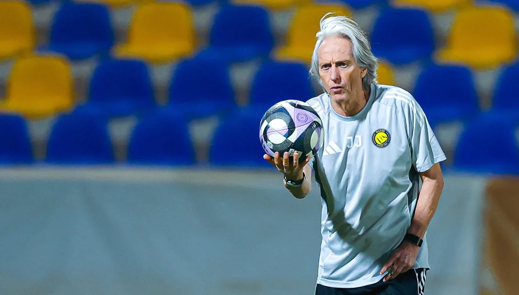 جيسوس يشنّ حرباً ضد الهلال و"الزعيم" يخرج عن صمته