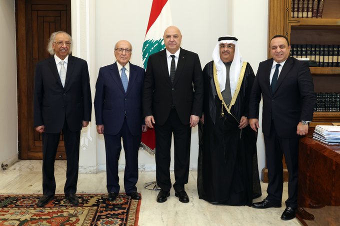 عون خلال استقباله رئيس اللجنة التنفيذية لإتحاد المصارف العربية (الرئاسة اللبنانية).