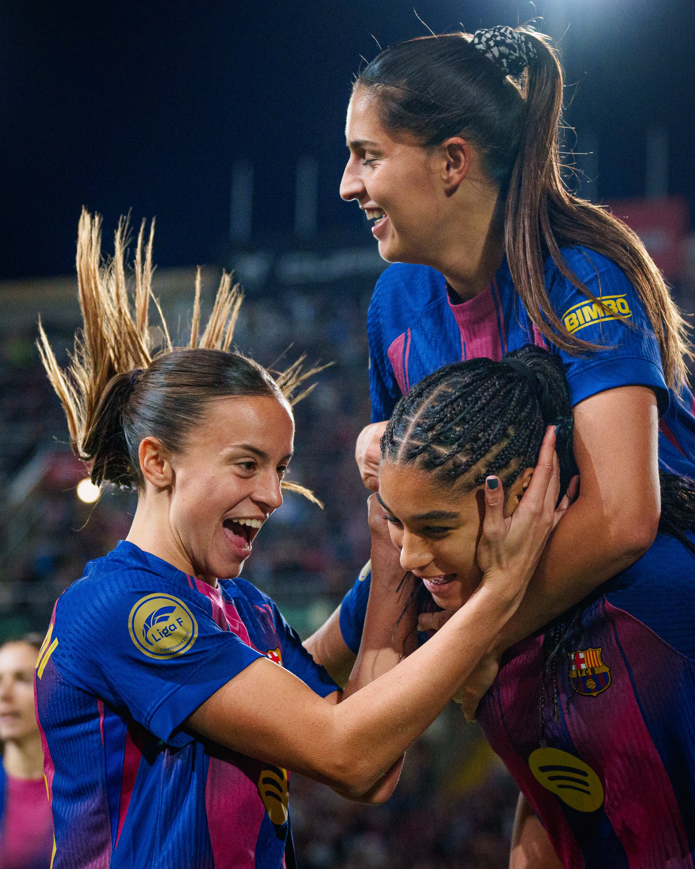 من مباراة برشلونة وريال مدريد. (وكالات)