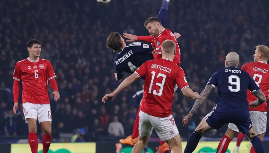 مقصية ساحرة... هدف فني من ماكتومناي يذهل الجماهير (فيديو)