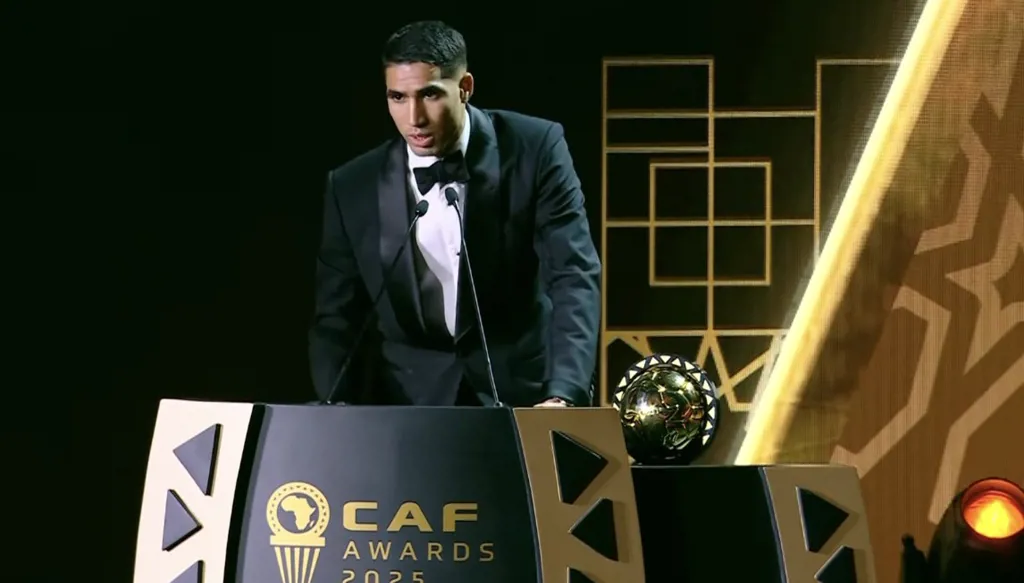 حكيمي يرفع سقف طموحاته بعد فوزه بجائزة أفضل لاعب أفريقي... ماذا قال في أول تصريح له؟