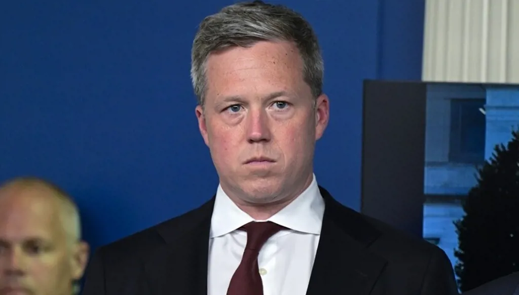 وزير الجيش الأميركي التقى وفداً روسياً في أبوظبي... الكرملين: ليس لدينا ما نقوله