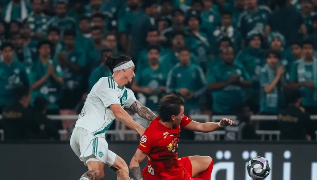 بالفيديو: خطأ إداري صادم في الدوري السعودي والأهلي في خطر