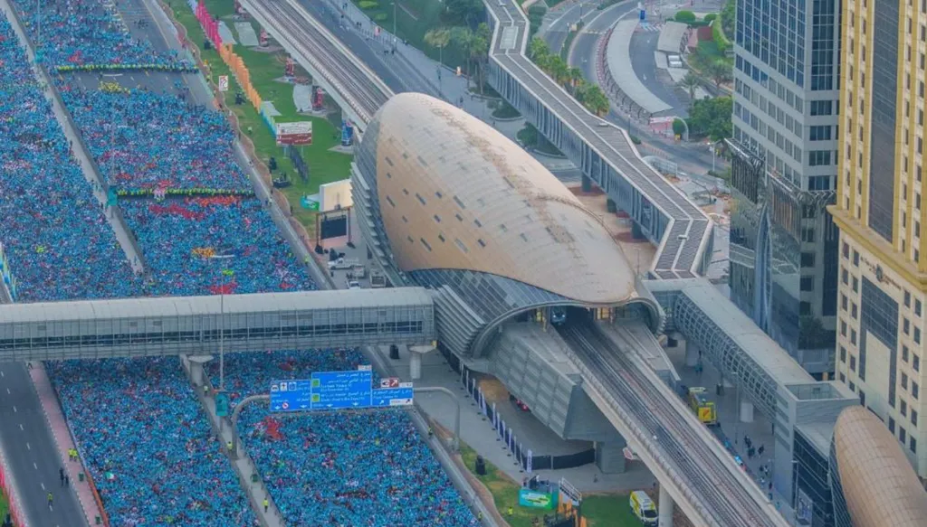 "يوم قياسي" في الإمارات... شارع الشيخ زايد في دبي يتحوّل أكبر مسار للجري في العالم