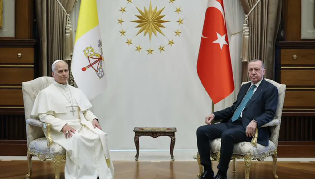 في أوّل زيارة خارجية له... البابا لاوون الرابع عشر في تركيا (فيديو وصور)