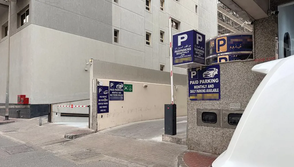 دبي... تأجير "المواقف" داخل البنايات السكنية يثير استياء مُلاك ومستأجرين