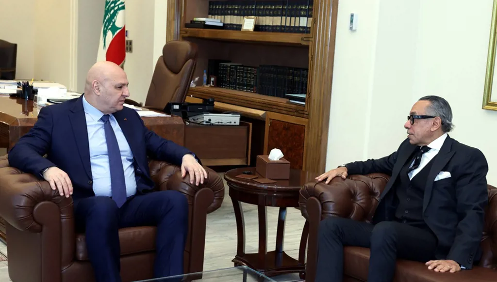 السفير المصري بعد لقائه عون: مصر تعمل على تجنيب لبنان شبح الحرب
