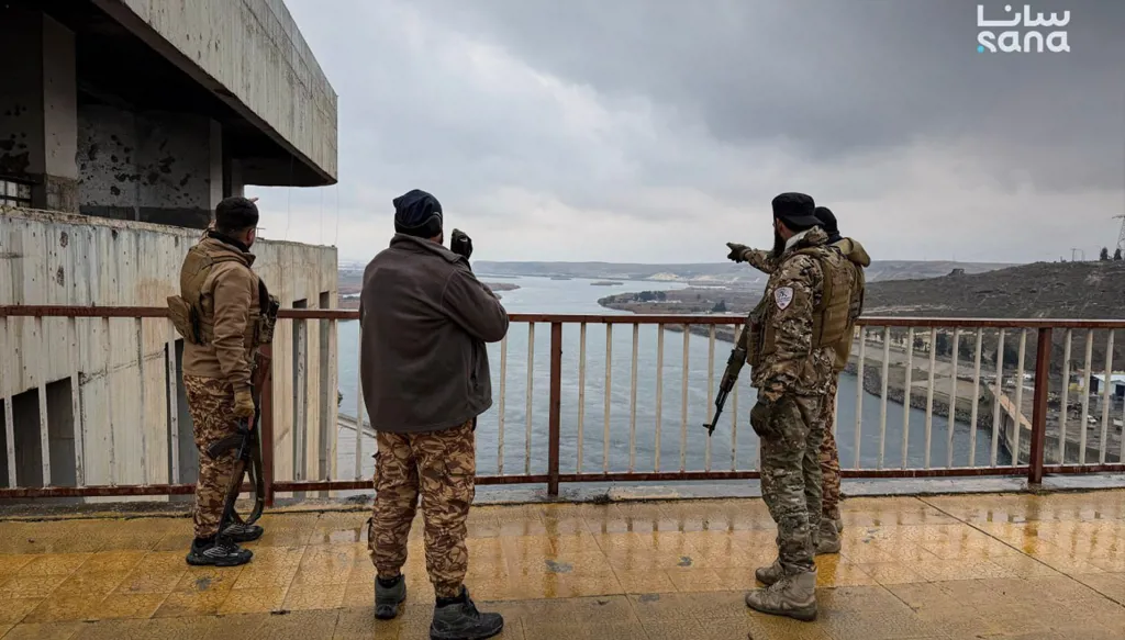 مع استمرار الاشتباكات... إعلام كردي: قائد "قسد" في دمشق للقاء الشرع