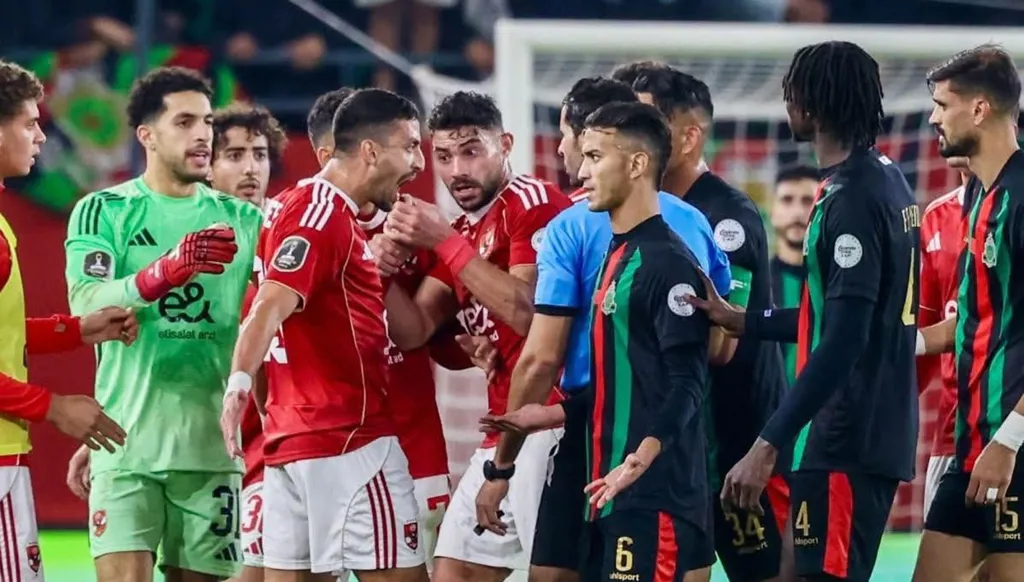 من ركلة جزاء غير صحيحة إلى شغب في المدرجات... ماذا لو كان الـ"VAR" حاضراً؟