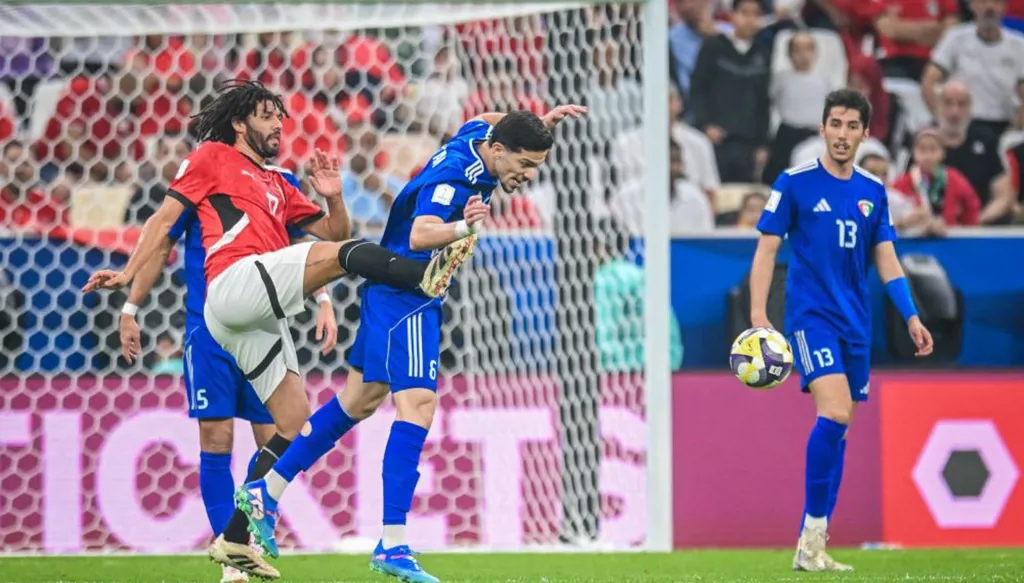 أول ركلة جزاء مهدرة وأول بطاقة حمراء في مواجهة مصر والكويت (فيديو)