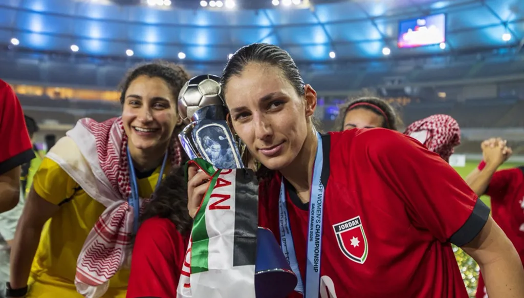 الأردن يحكم قبضته على غرب آسيا بفوز كبير في النهائي على فلسطين (صور)