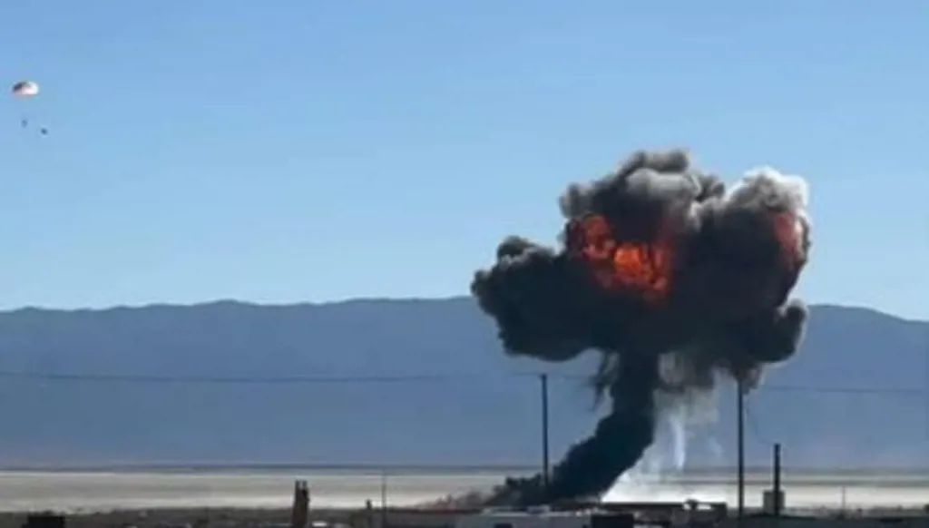 بالفيديو... تحطم مُقاتلة أميركية في جنوب كاليفورنيا