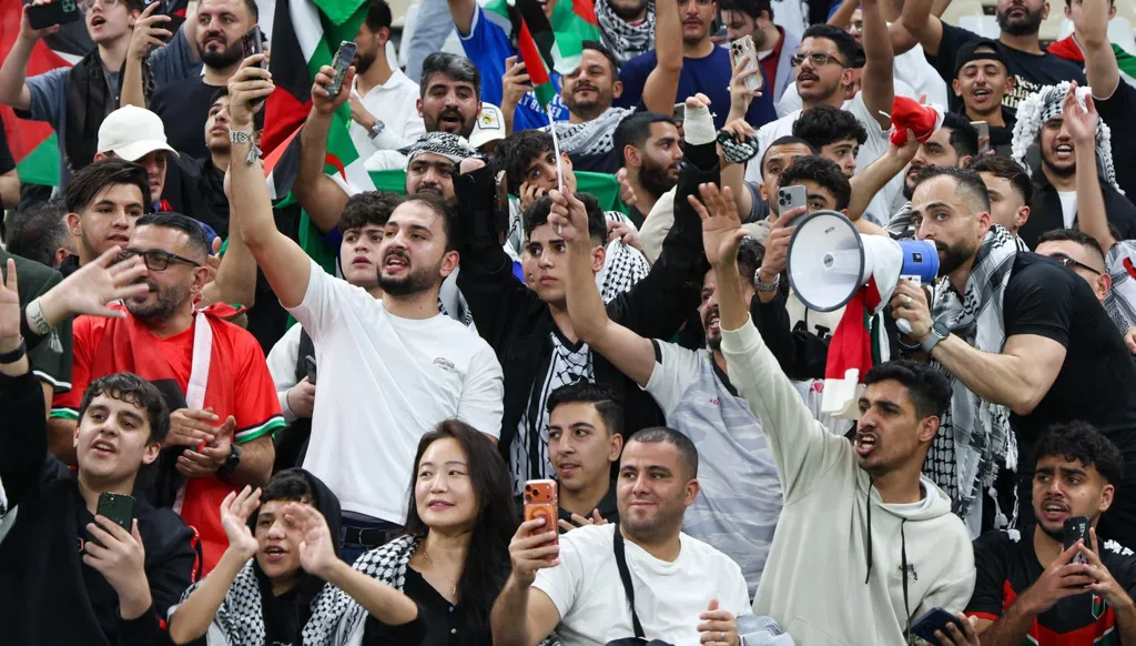 "كيف نشفى من حب تونس"… لفتة تخطف القلوب في كأس العرب (صورة)