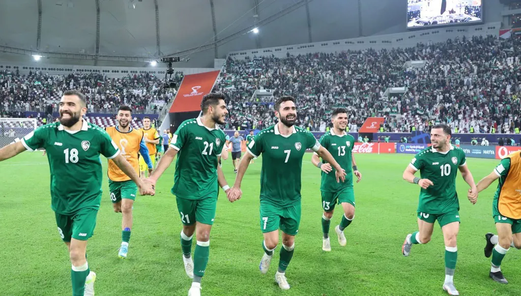 بالفيديو: فرحة هستيرية لعائلة عمر خريبين بعد "الصاروخ" السوري