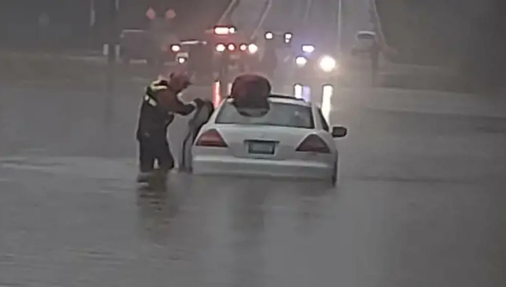 فيضانات عارمة تضرب ولاية واشنطن وتجبر مدينة بأكملها على الإخلاء (صور - فيديو)