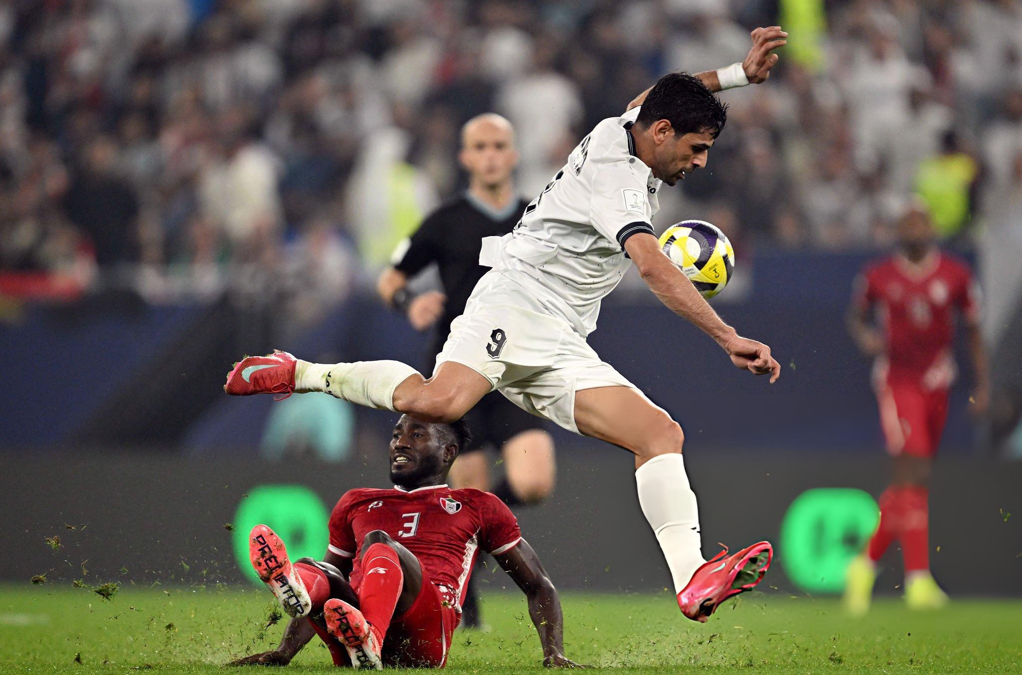 من مباراة السودان والعراق في كأس العرب. (وكالات)