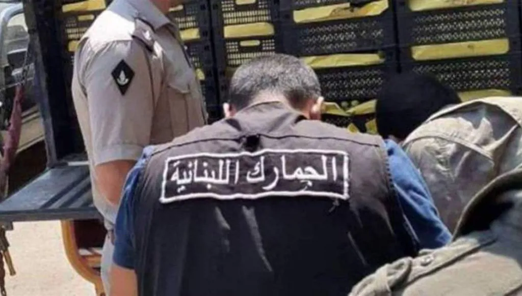 ضبط شاحنة محملة أحذية مهربة خاضعة لقانون مقاطعة إسرائيل في جنوب لبنان (فيديو)