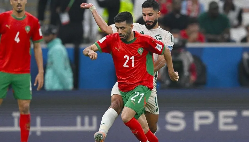 المغرب يحسم القمة أمام السعودية ويتصدّر مجموعته في كأس العرب