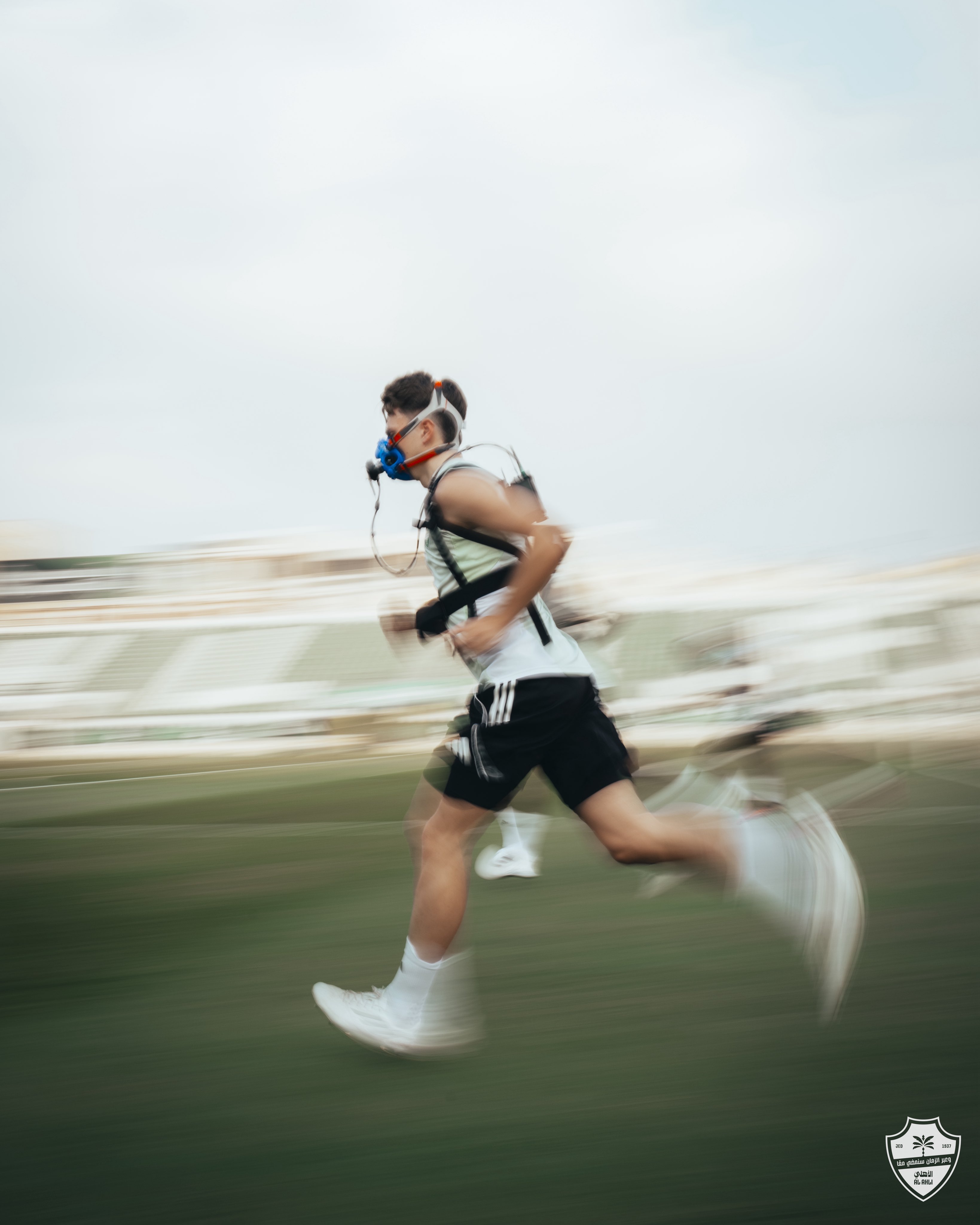 أقنعة الأوكسجين في تدريبات الأهلي السعودي. (حساب الأهلي على إكس)