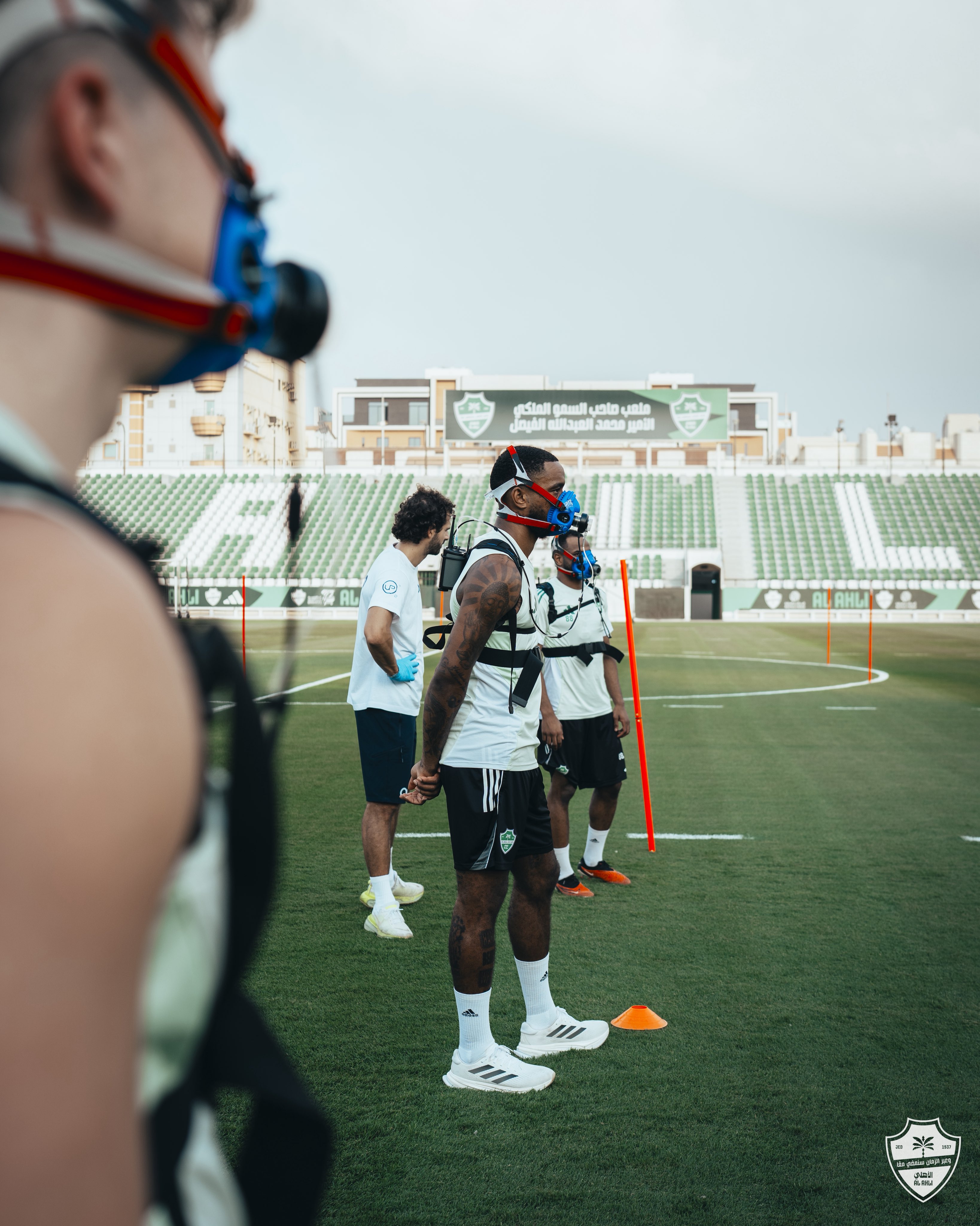 أقنعة الأوكسجين في تدريبات الأهلي السعودي. (حساب الأهلي على إكس)