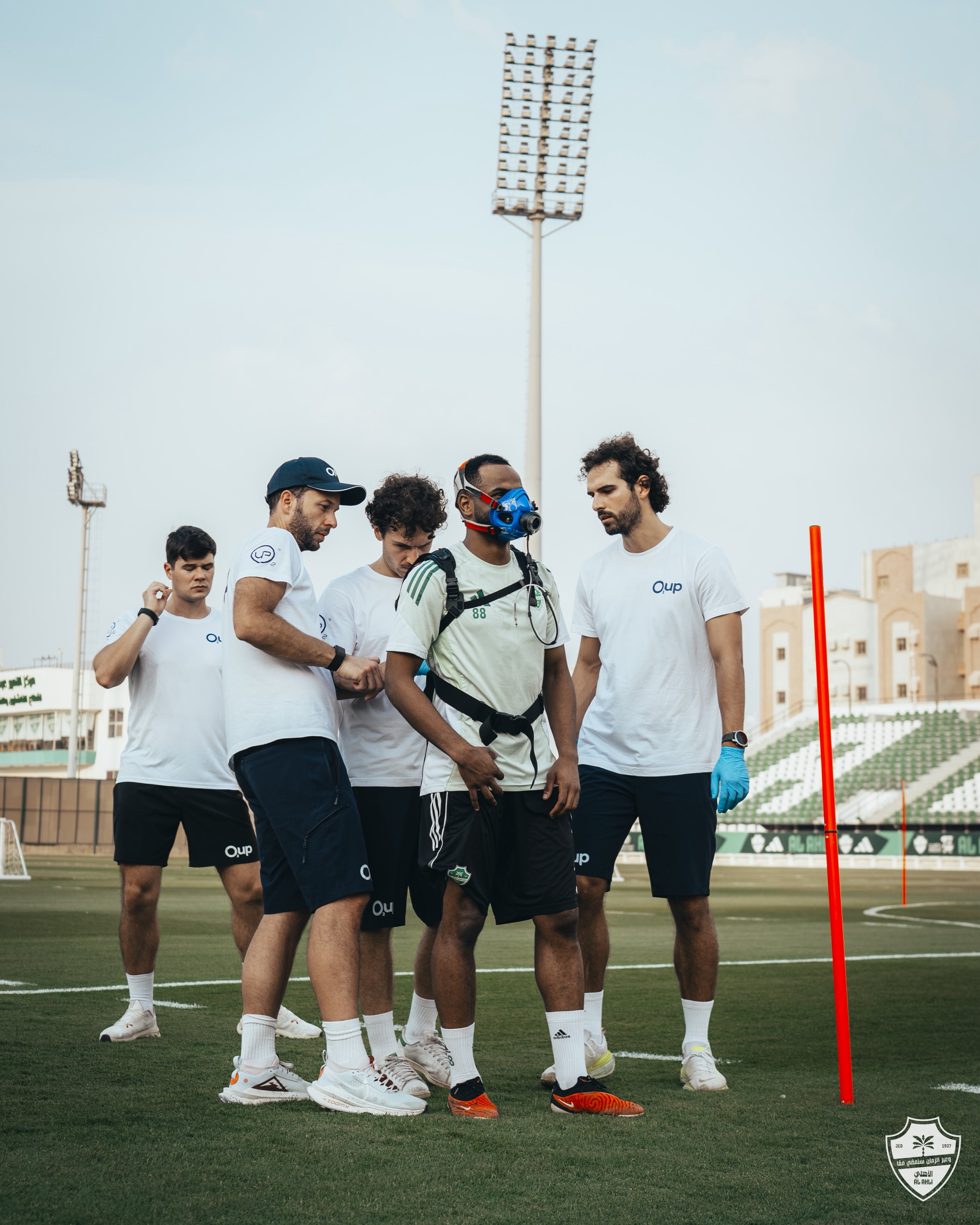 أقنعة الأوكسجين في تدريبات الأهلي السعودي. (حساب الأهلي على إكس)