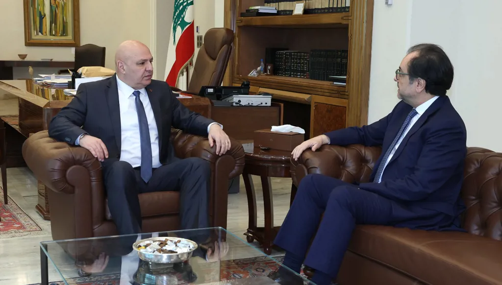 عون هنأ اللبنانيين بمناسبة الميلاد... ولقاء جمعه بسفير لبنان في فرنسا